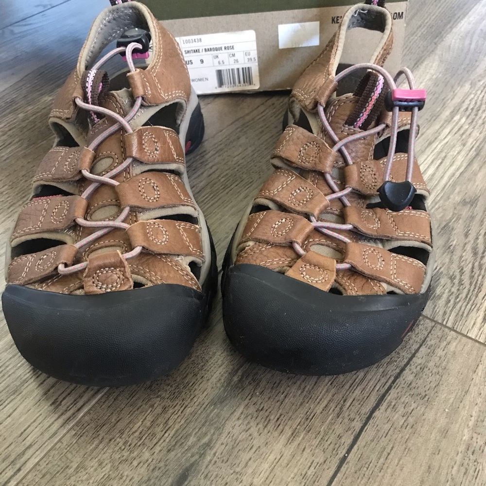Women’s Keen Newport size 9